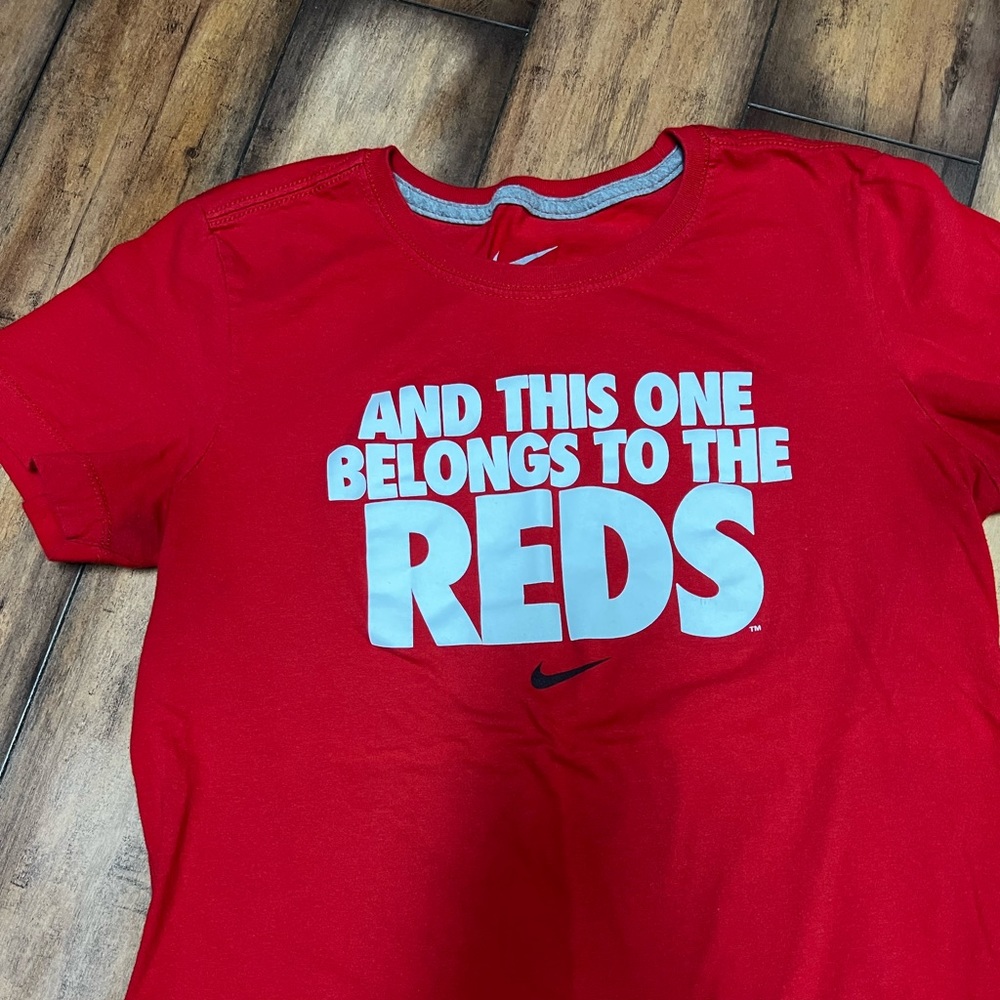 NIKE Women’s large. Cincinnati Reds